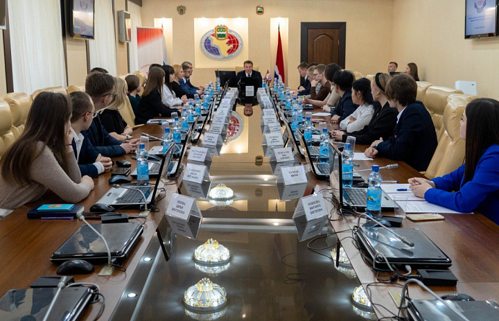 В Приамурье состоялось первое заседание молодежного парламента