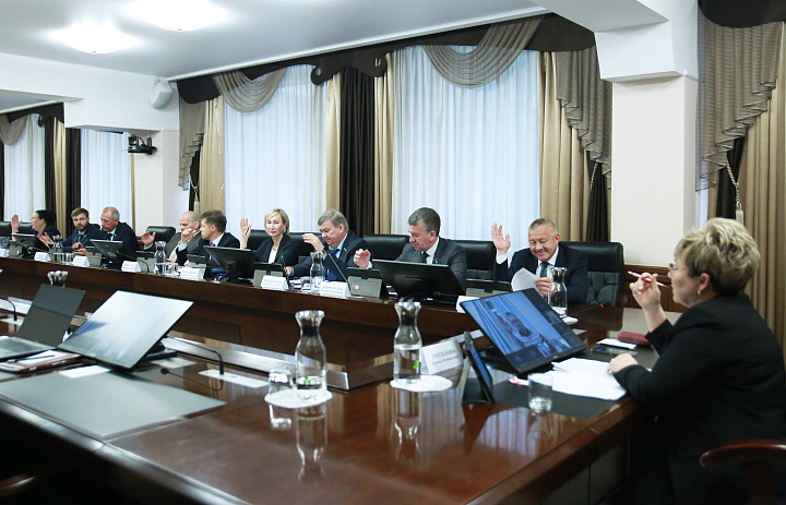 За первую половину текущего года Законодательное Собрание Камчатского края приняло 57 законов