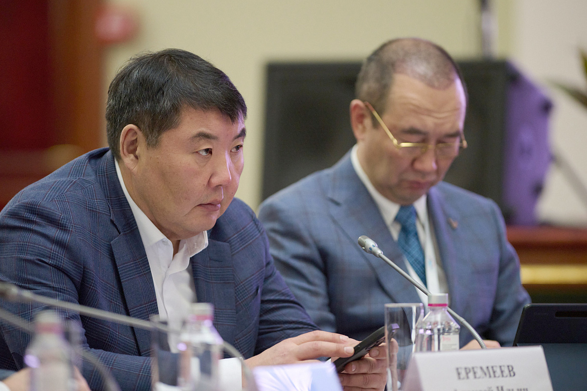 На фоне федерального обсуждения северного завоза Якутия призывает к долгосрочному финансированию и сквозной логистике