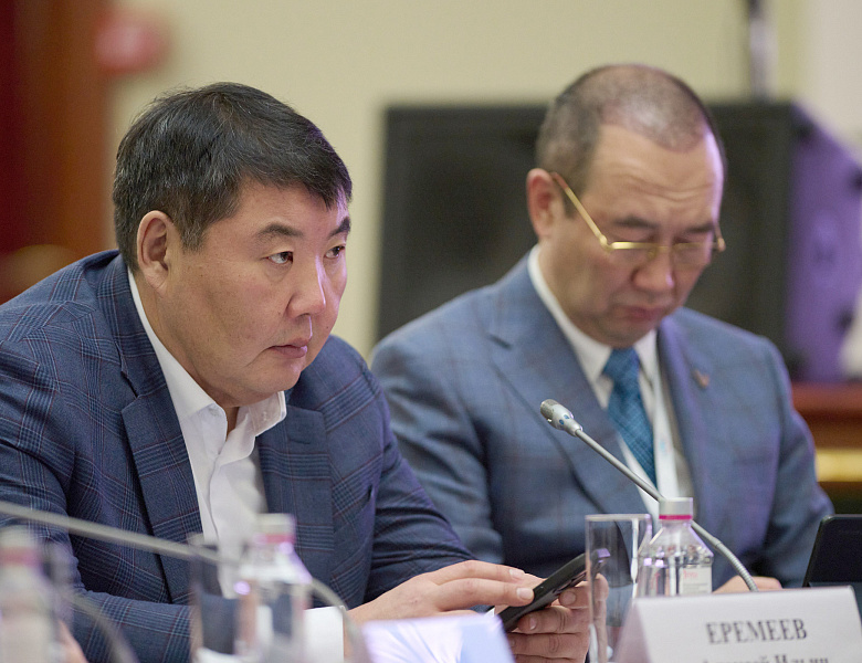 На фоне федерального обсуждения северного завоза Якутия призывает к долгосрочному финансированию и сквозной логистике