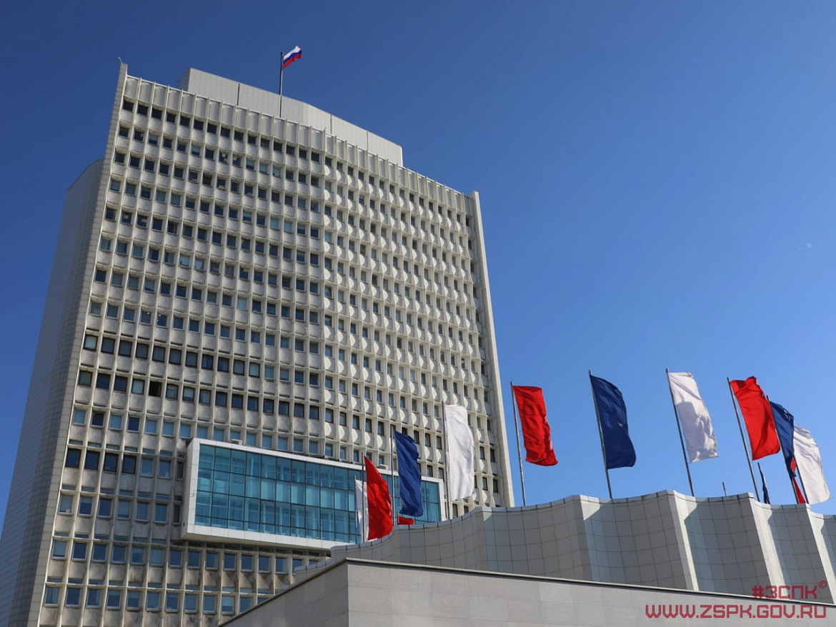 Поздравление Константина Дьяконова с юбилеем Законодательного Собрания Приморского края