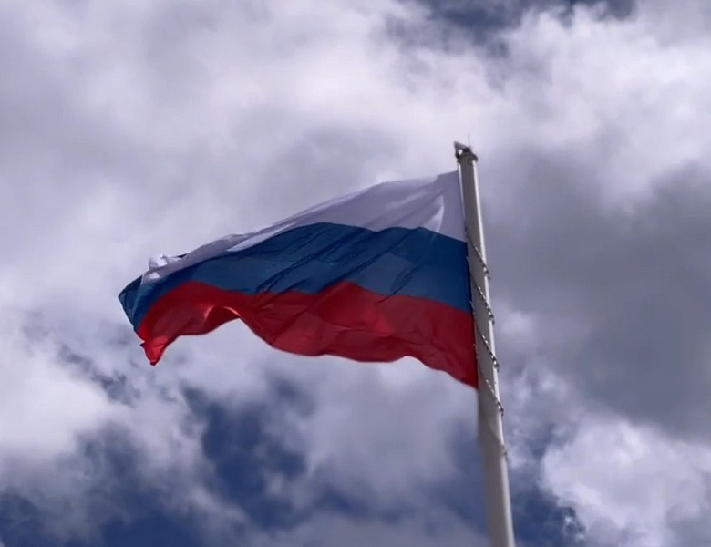 Молодежь ДФО поздравляет с Днем Государственного флага Российской Федерации