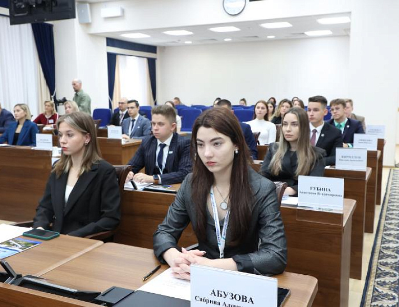 Совет молодых депутатов Хабаровского края обсудил патриотическое воспитание молодежи