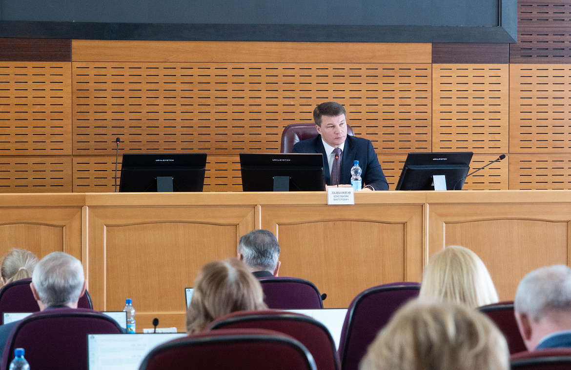 Законодательное Собрание Амурской области расширило круг лиц, имеющих право на внеочередной личный прием