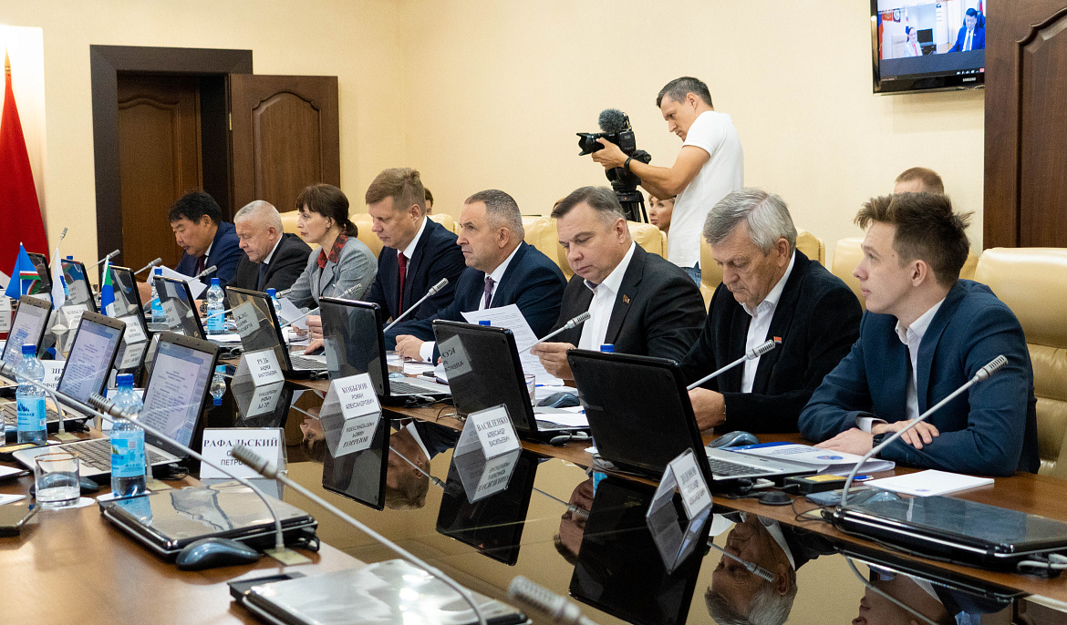 Парламентам ДФО предложили принять участие в совершенствовании миграционного законодательства