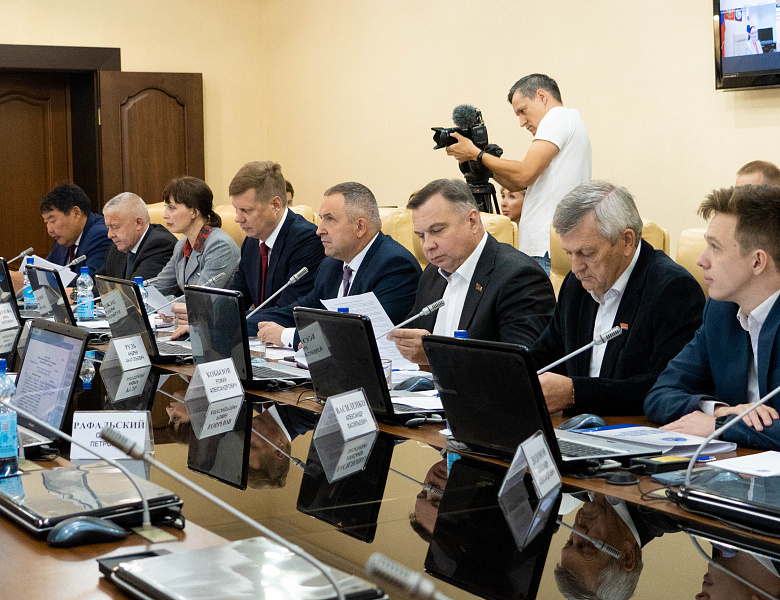 Парламентам ДФО предложили принять участие в совершенствовании миграционного законодательства