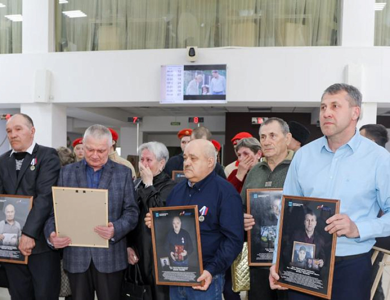 В Еврейской автономной области открыли выставку «Отец Героя»