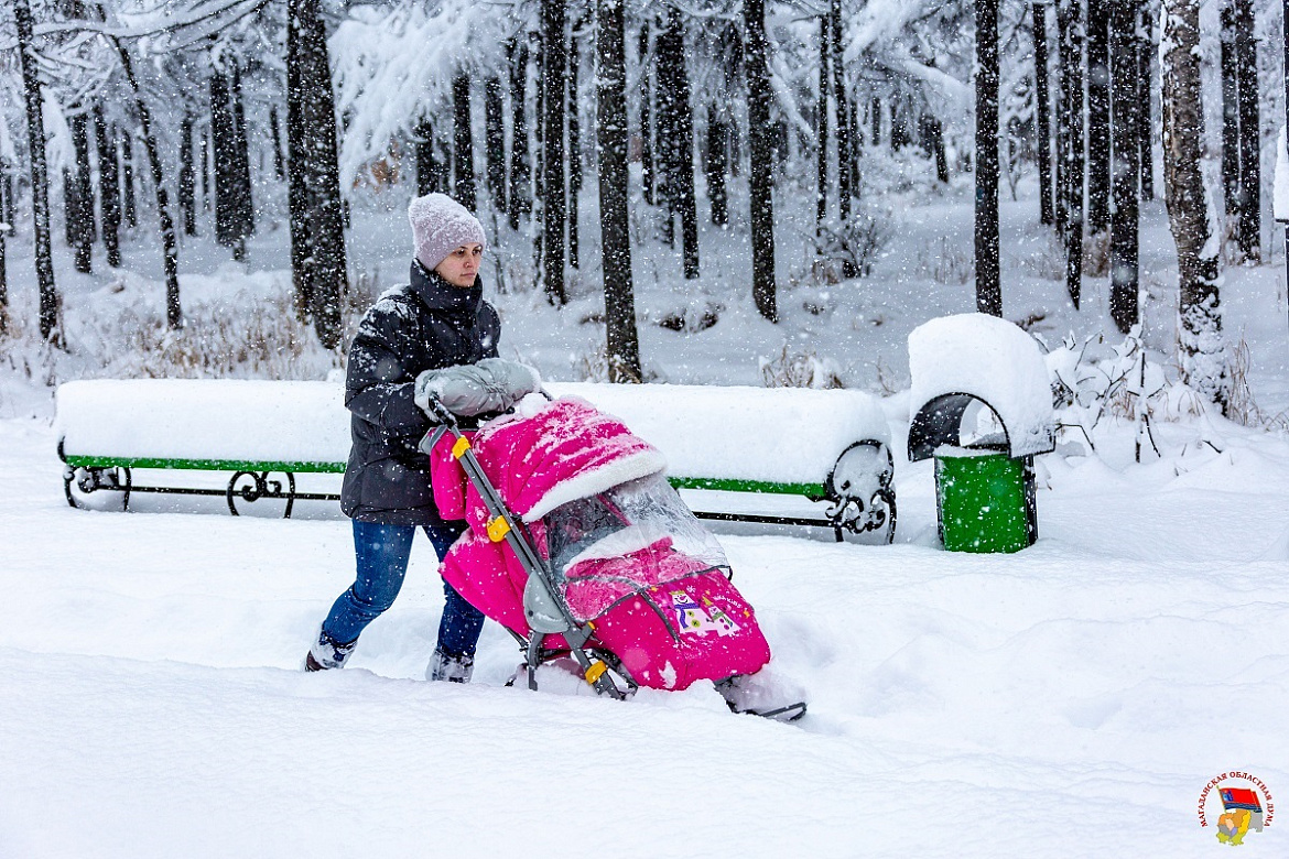 Пакет законов о поддержке колымских семей с детьми приняли депутаты Магаданской областной Думы
