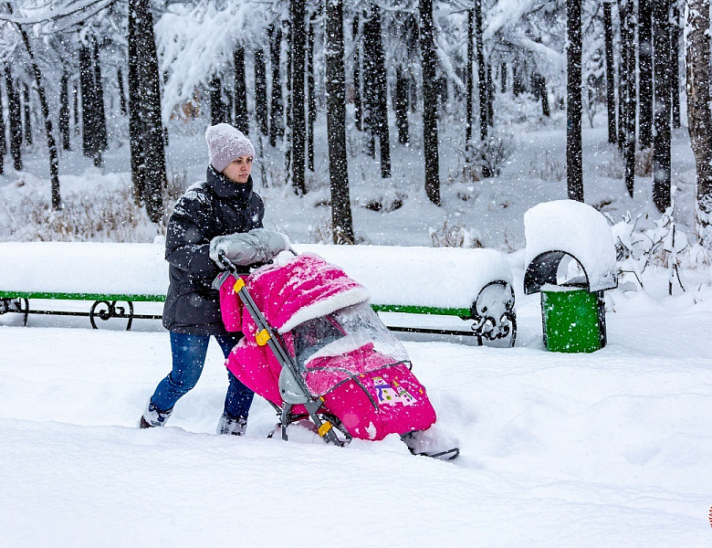Пакет законов о поддержке колымских семей с детьми приняли депутаты Магаданской областной Думы