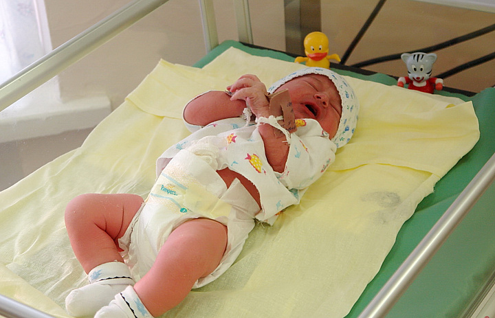 Подарок новорожденному в Приморье можно будет получить в течение полугода