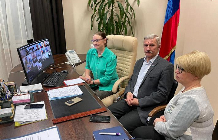 Депутаты Чукотки провели сеансы видео-конференц-связи с Государственной Думой