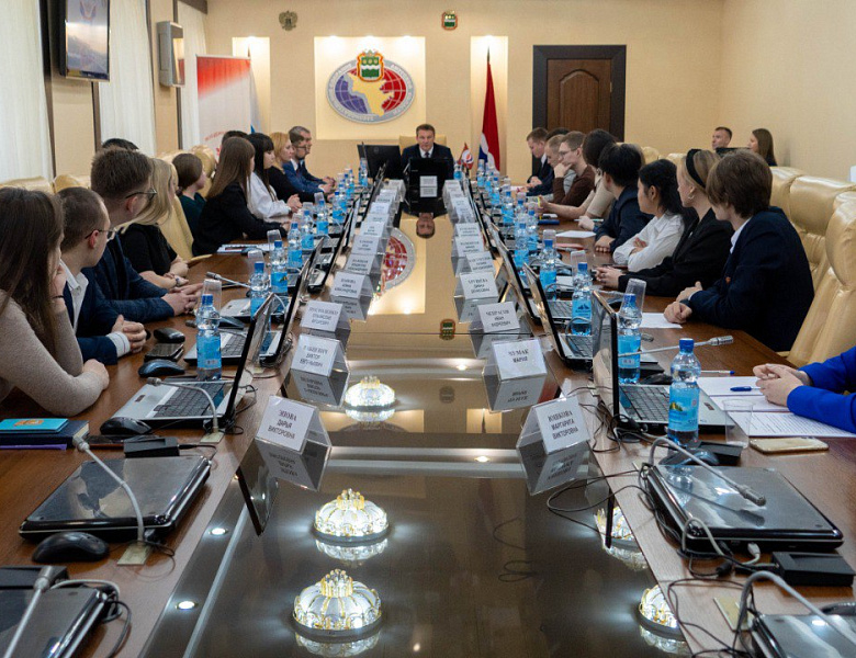 В Приамурье состоялось первое заседание молодежного парламента